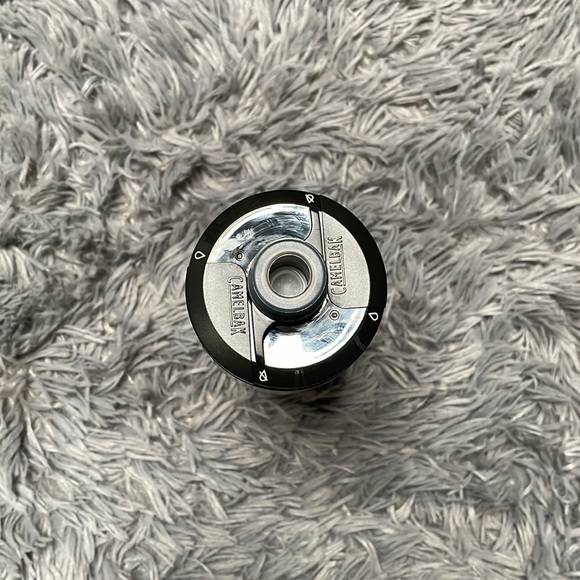 Camelbak Peloton Squeeze Black & Gray 24oz Squeeze Water Bottle - Picture 3 of 6